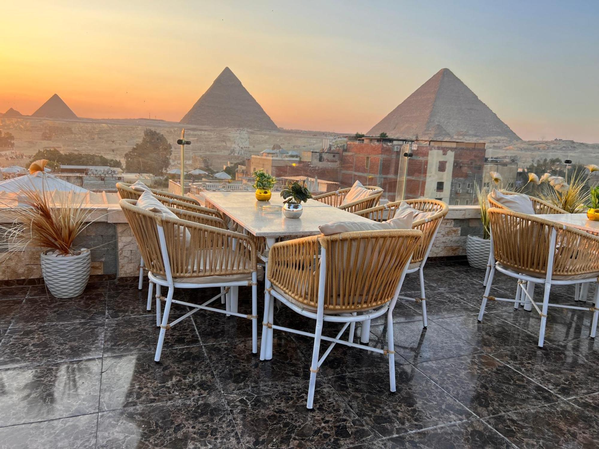 Hotel Pyramids Magic View